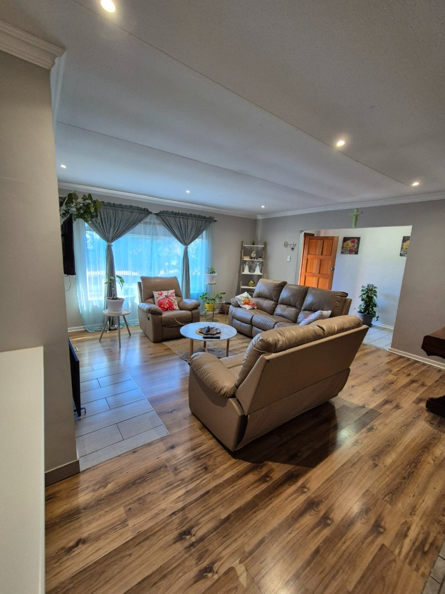 To Let 3 Bedroom Property for Rent in Pellissier Free State